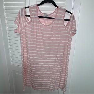 NWOT!! Avenue Women’s Cold Shoulder Top 18/20